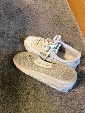 Reebok White Leather Low-Top Sneakers with Green Logo Accent